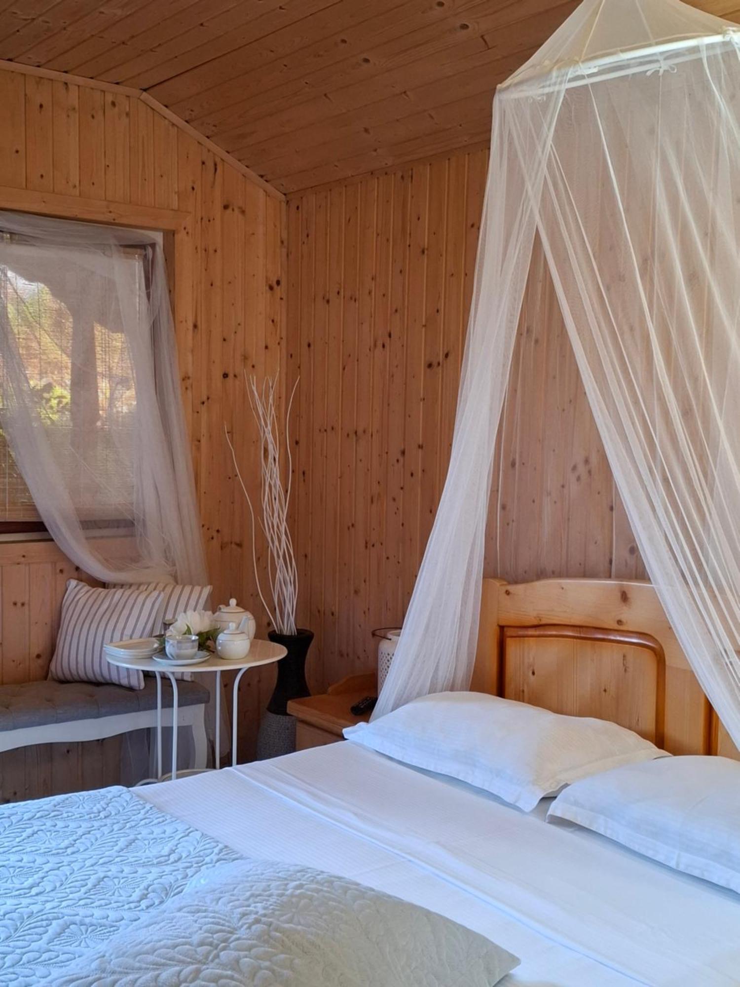 Cabane De Lemn Costinesti Buitenkant foto